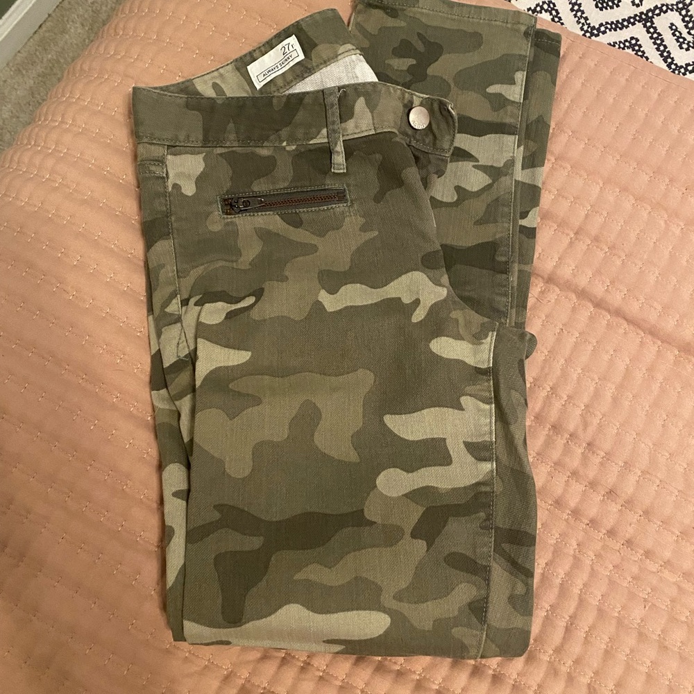 Gap Women’s Size 27 Camo Jean